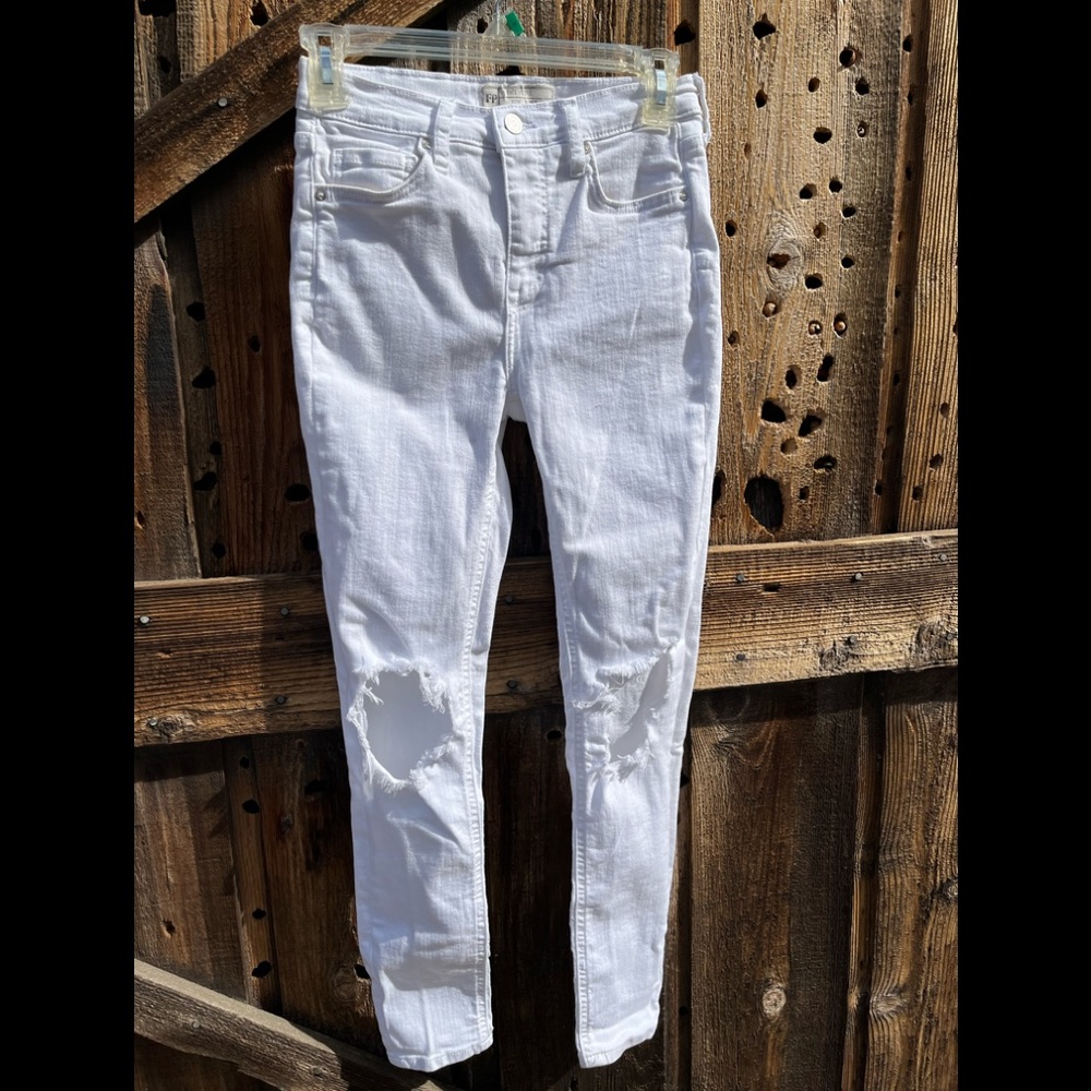 Free People Size 26 Women’s  Distressed Skinny Jeans Pants White W/ Knee Holes